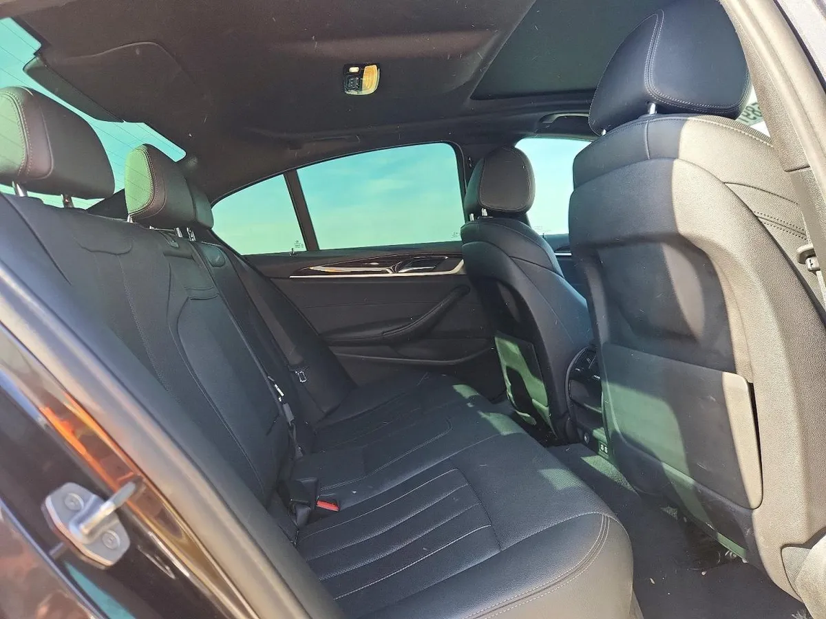 BMW 5 SERIES МУЛЬТИМЕДИА IDRIVE ВИРТУАЛЬНАЯ ПРИБОРНАЯ ПАНЕЛЬ ЛЮК ЭЛЕКТРОРЕГУЛИРОВКИ КРЕСЕЛ С ПАМЯТЬЮ ДВУХЗОННЫЙ К 2021