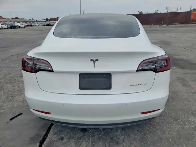 TESLA MODEL 3 LONG RANGE 2021