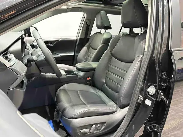 TOYOTA RAV4 FASHION PLUS EDITION 2023