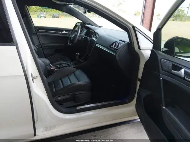 VOLKSWAGEN GOLF R MK7 DCC NAVIGATION (АДАПТИВНАЯ ПОДВЕСКА НАВИГАЦИЯ ТОПОВАЯ ОПТИКА САЛОН НА КОЖЕ) 2018