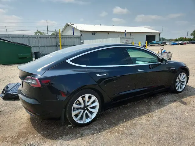 TESLA MODEL 3 LONG RANGE 2020