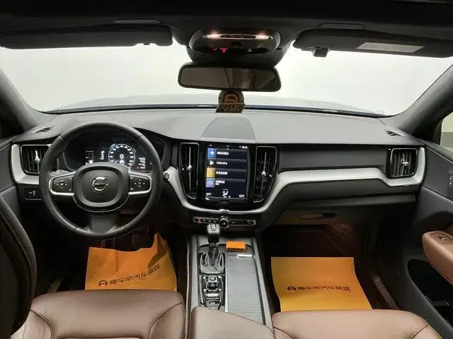 VOLVO XC60 ZHIYI LUXURY VERSION 2022