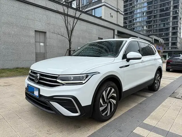 VOLKSWAGEN TIGUAN L ПРОБЕГ 40 000 КМ ДЛЯ 2023 ГОДА ЭТО ОТЛИЧНЫЙ ПОКАЗАТЕЛЬ ДВИГАТЕЛЬ ТОЛЬКО РАЗОГРЕЛСЯ 2023