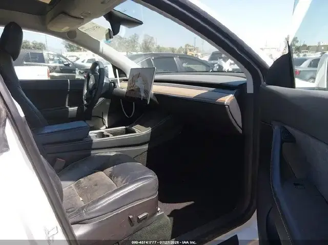 TESLA MODEL Y LONG RANGE 2021