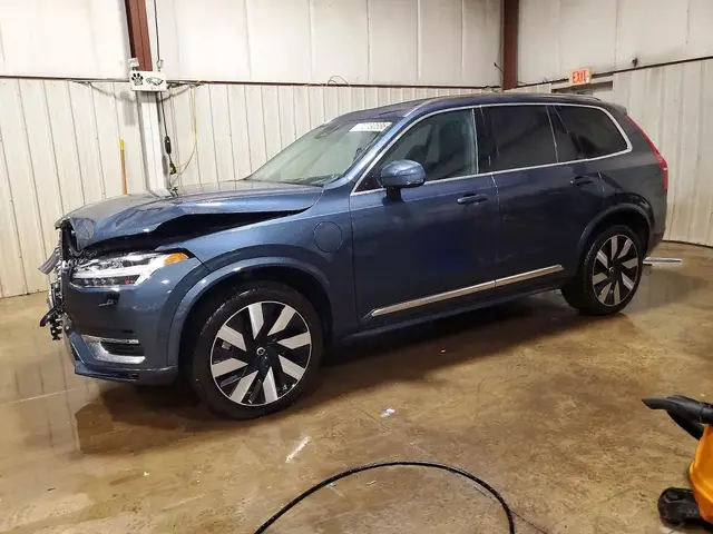 VOLVO XC90 ВЕНТИЛЯЦИЯ И ПОДОГРЕВЫ СИДЕНИЙ ПАНОРАМА ПРЕМИУМ-АКУСТИКА И ПОЛНЫЙ КОМПЛЕКТ СИСТЕМ БЕЗОПАСНОСТИ VOLVO 2023