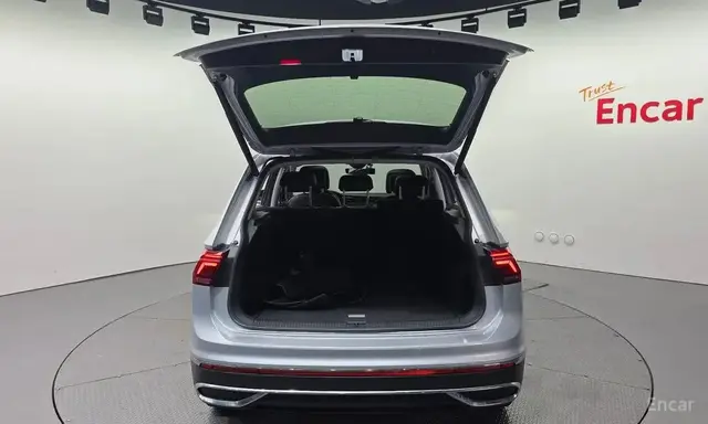 VOLKSWAGEN TIGUAN PRESTIGE ТОПОВОЕ ИСПОЛНЕНИЕ С ПРЕМИАЛЬНЫМ ОСНАЩЕНИЕМ САЛОНА И РАСШИРЕННЫМИ ОПЦИЯМИ БЕЗОПАСНОСТИ 2022