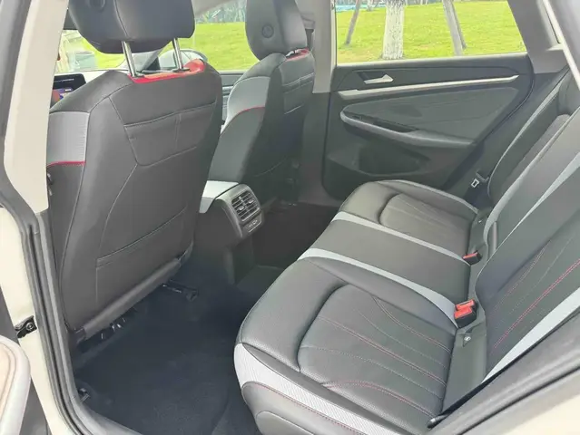 VOLKSWAGEN LAMANDO L FLAGSHIP EDITION 2023
