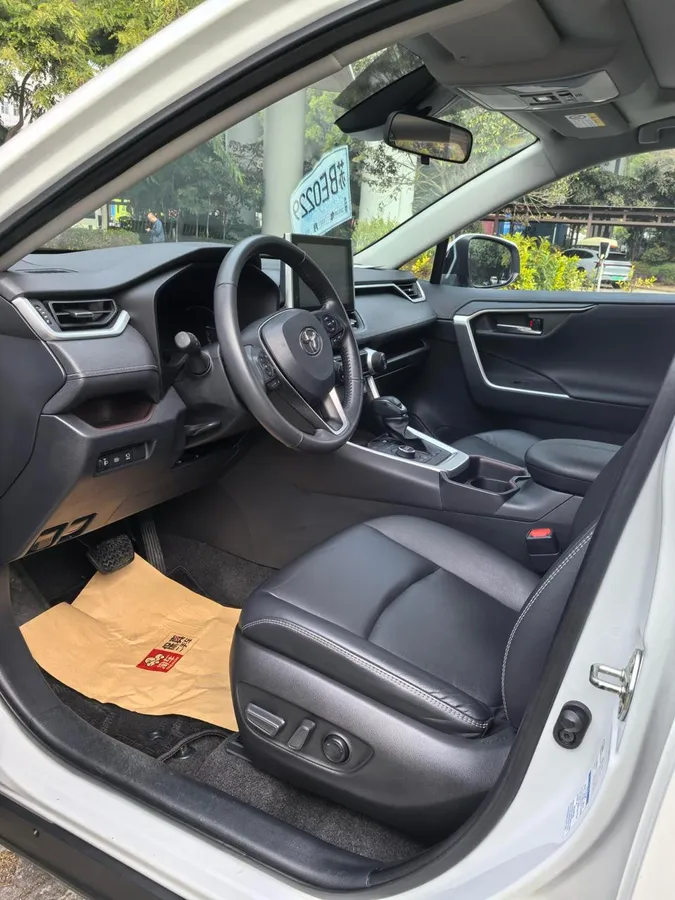 TOYOTA RAV4 PREMIUM EDITION 2022