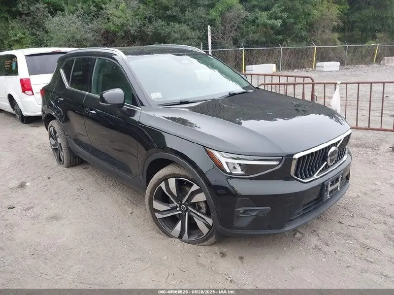 VOLVO XC40 B5 PLUS BRIGHT THEME 2024