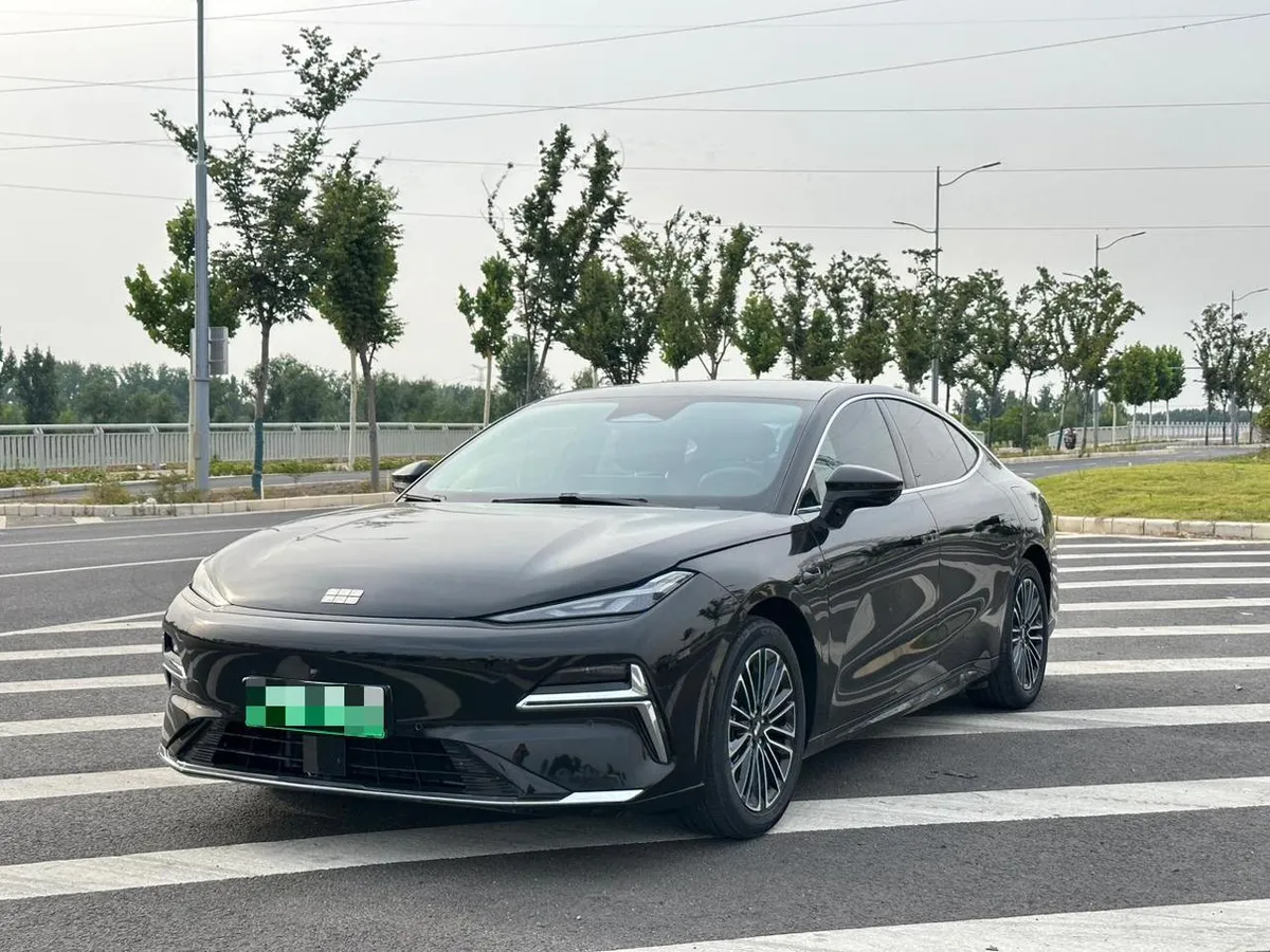 GEELY STAR 8 PHEV 2025