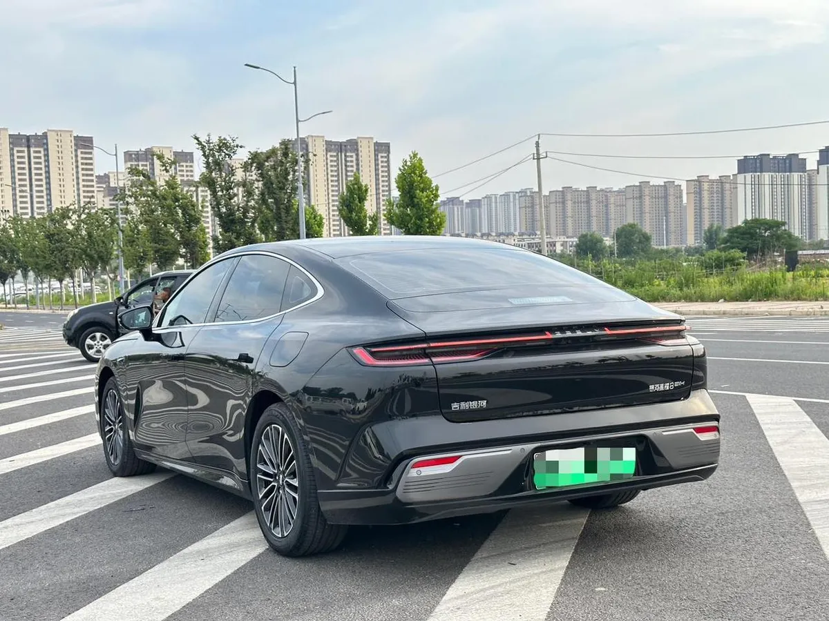 GEELY STAR 8 PHEV 2025