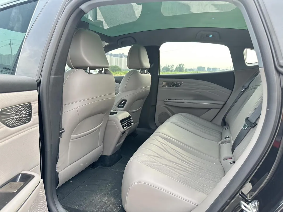 GEELY STAR 8 PHEV 2025