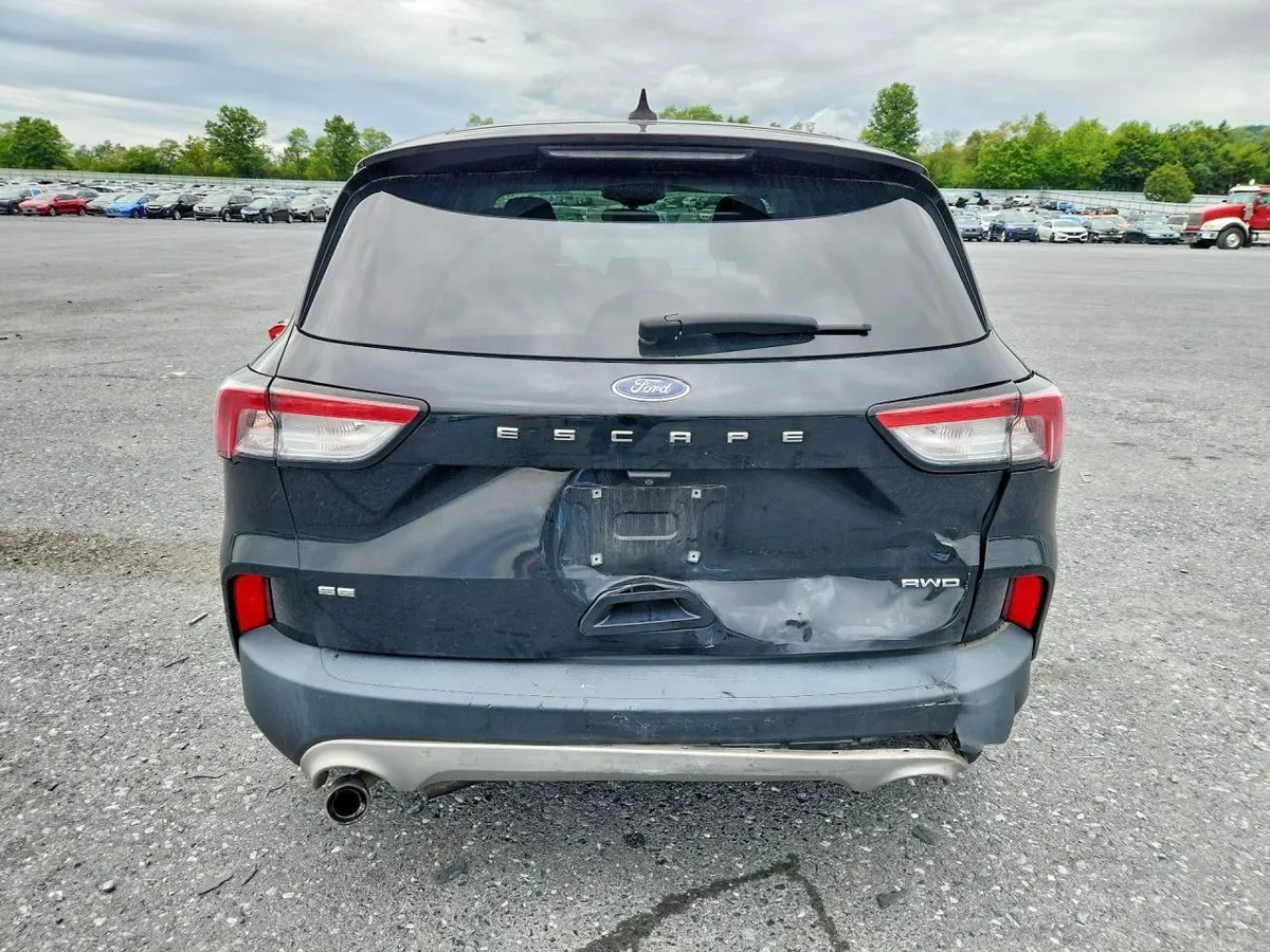 FORD ESCAPE SE 2022