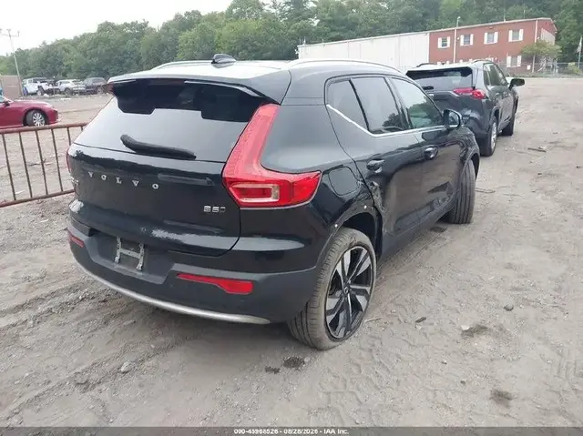 VOLVO XC40 B5 PLUS BRIGHT THEME 2024