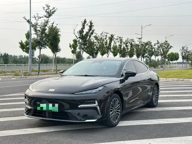GEELY STAR 8 PHEV 2025