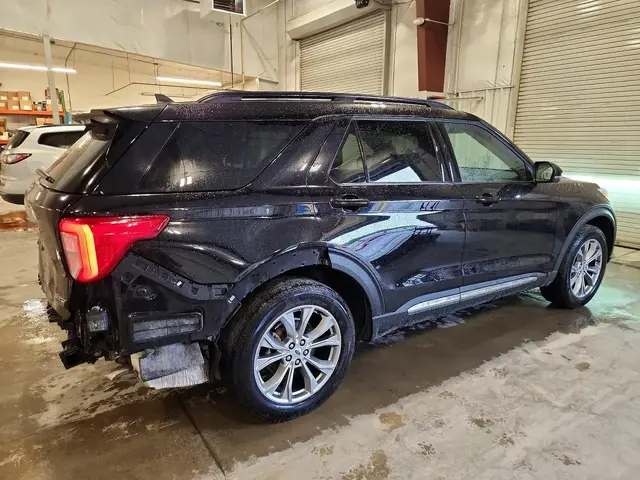 FORD EXPLORER XLT 2023
