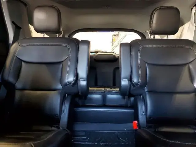FORD EXPLORER XLT 2023