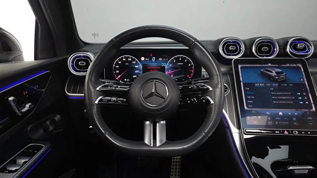 MERCEDES-BENZ GLC 300 2023