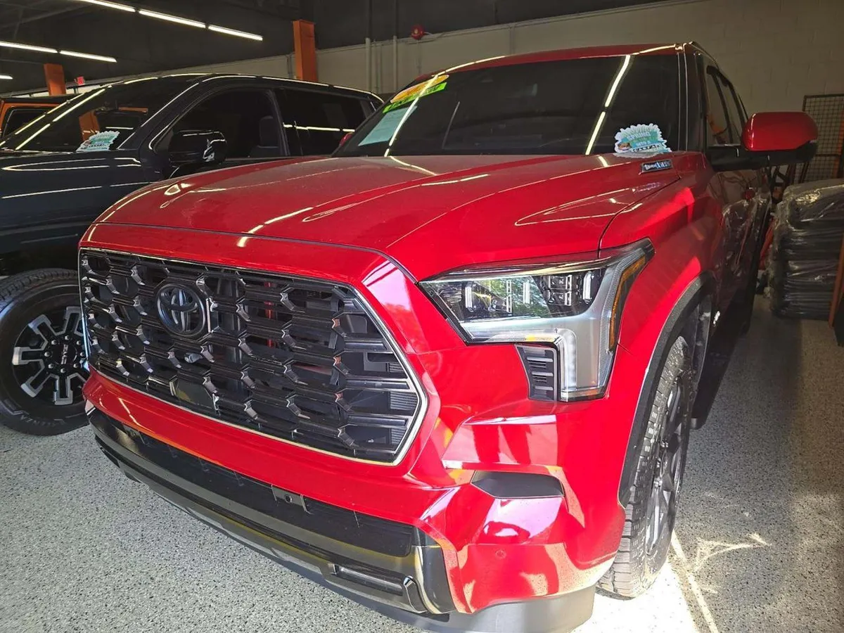 TOYOTA SEQUOIA 2024