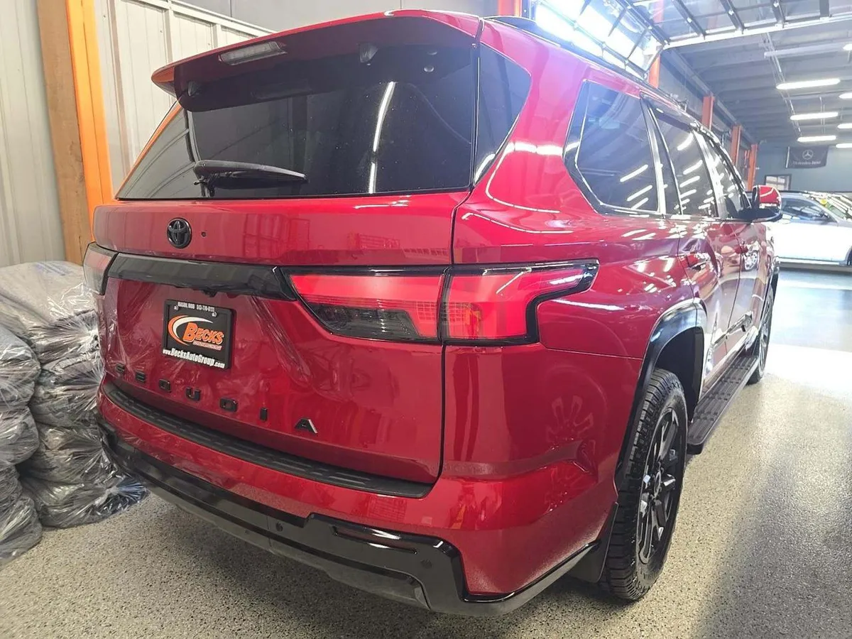 TOYOTA SEQUOIA 2024
