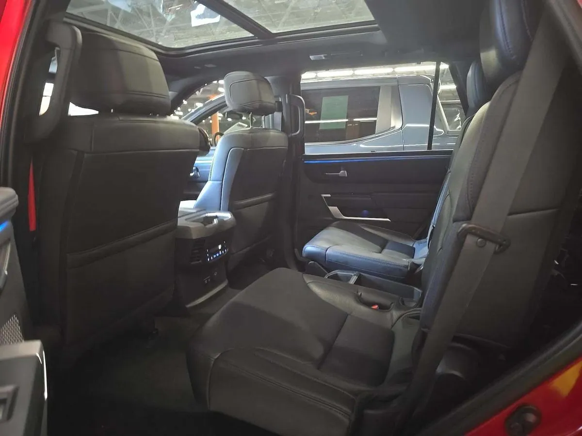 TOYOTA SEQUOIA 2024