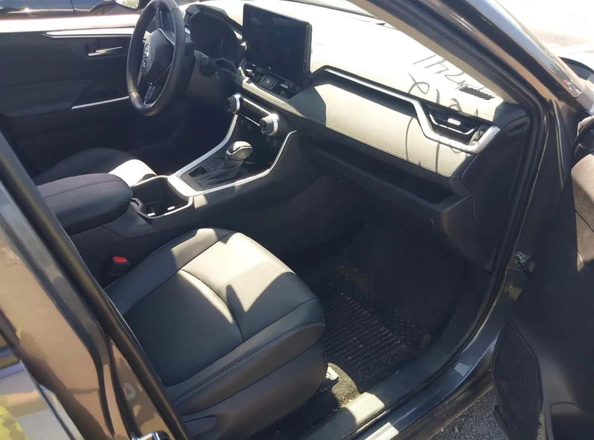TOYOTA RAV4 5 2025