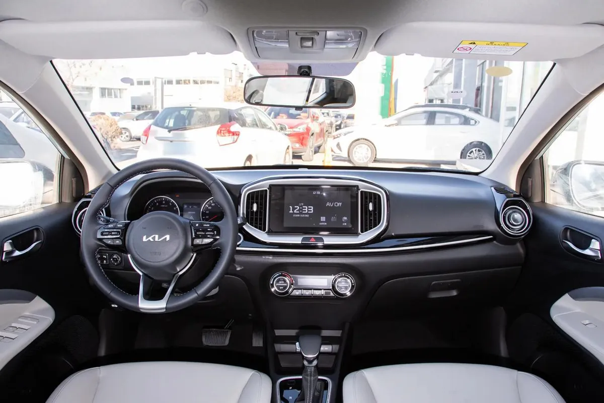 KIA KX1 SUNROOF EDITION (С ЗАВОДСКИМ ЛЮКОМ) 2026