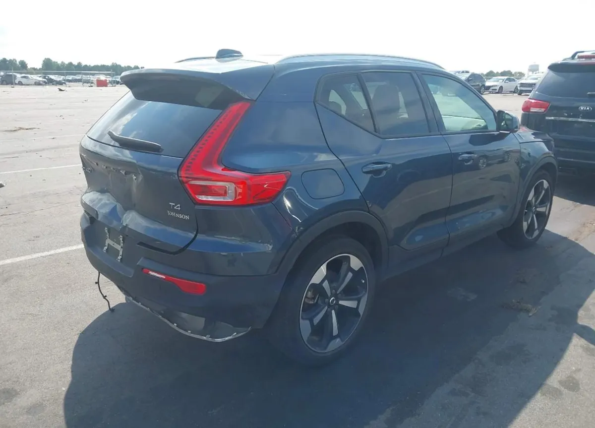 VOLVO XC40 0 2022