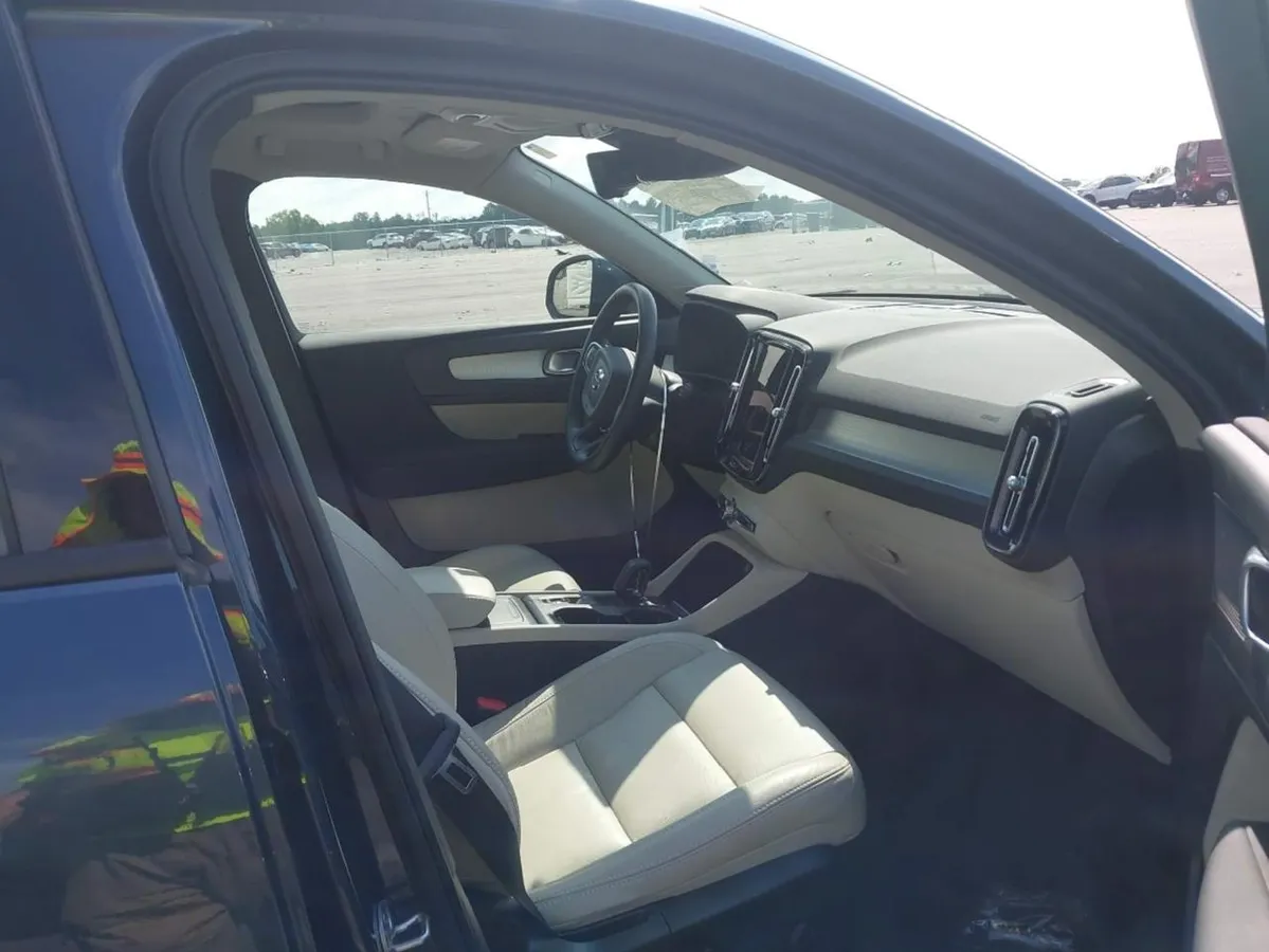 VOLVO XC40 0 2022