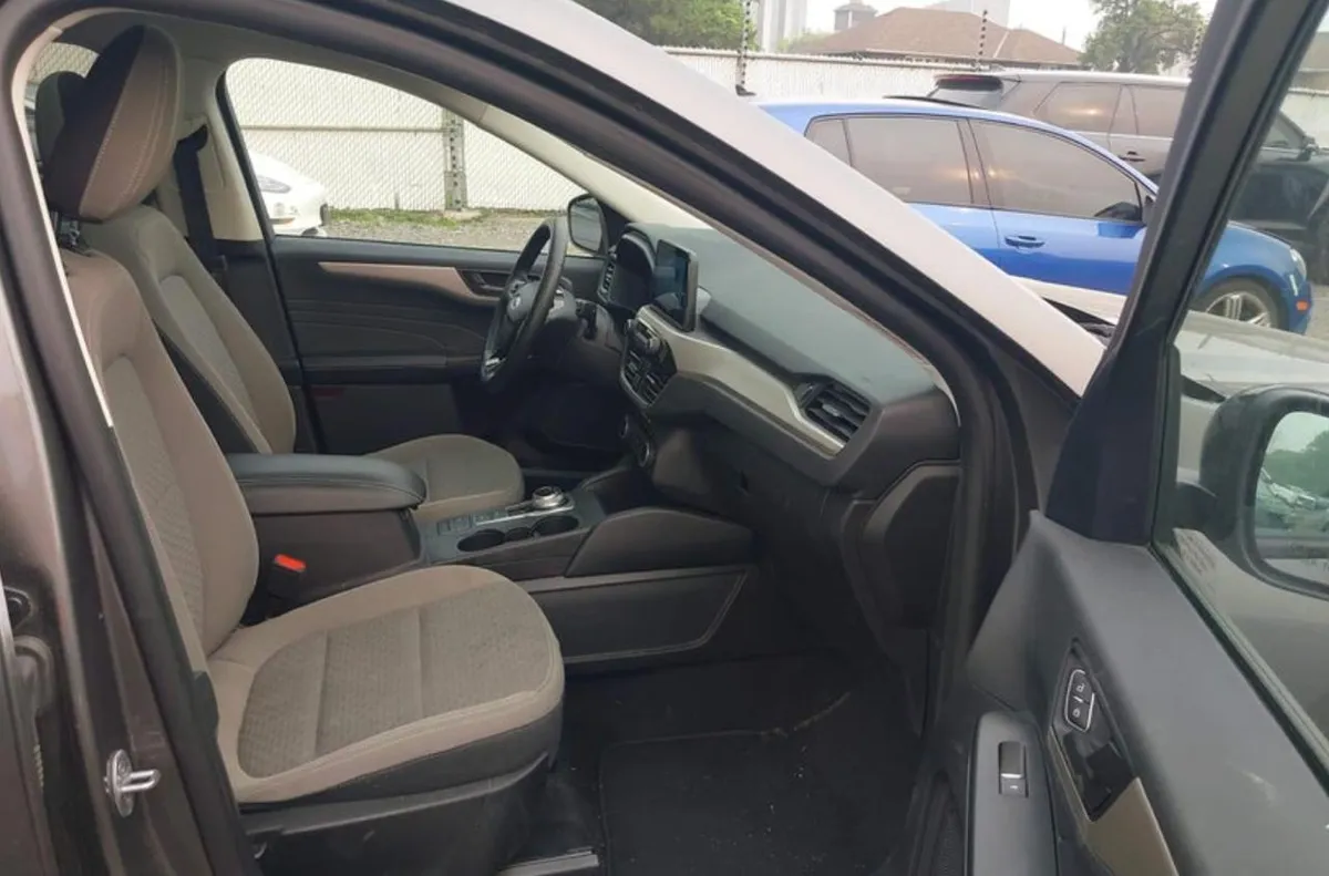FORD ESCAPE SE 2022