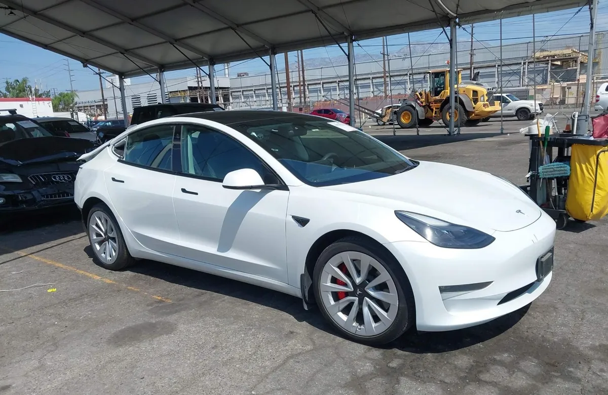 TESLA MODEL 3 2022