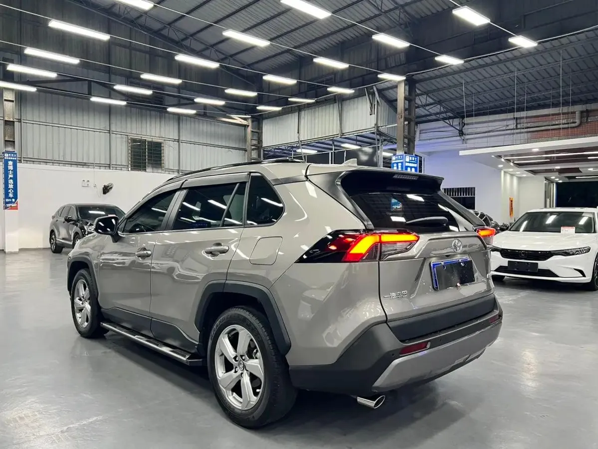 TOYOTA RAV4 2WD FASHION PLUS 2022