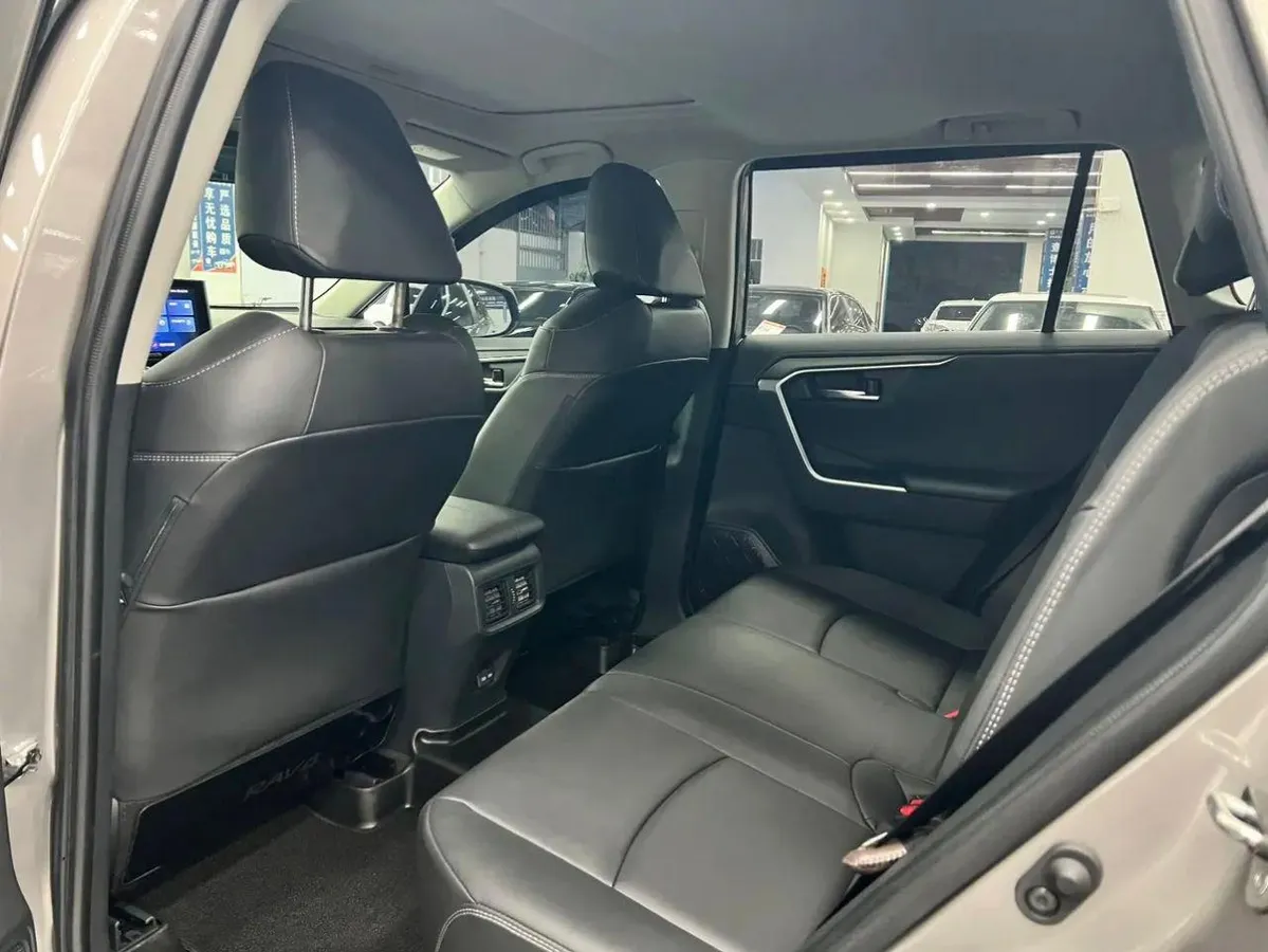 TOYOTA RAV4 2WD FASHION PLUS 2022