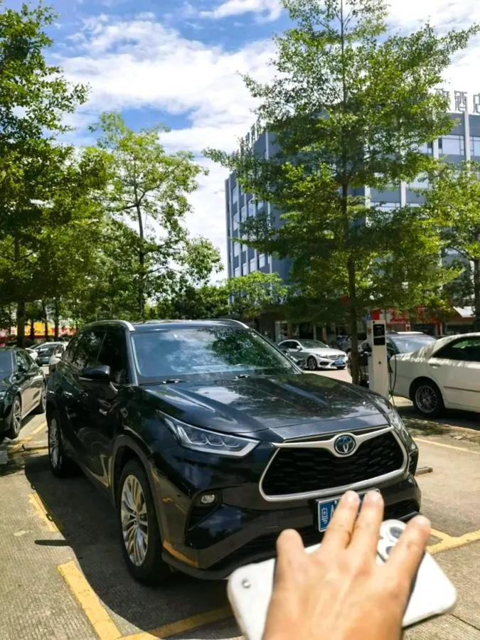 TOYOTA HIGHLANDER HYBRID 2023