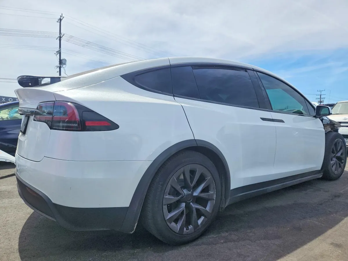TESLA MODEL X 2023