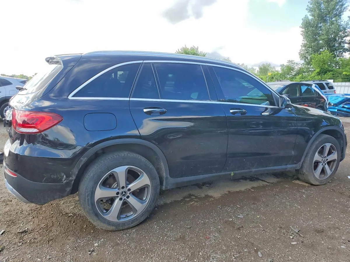 MERCEDES-BENZ GLC 300 2022