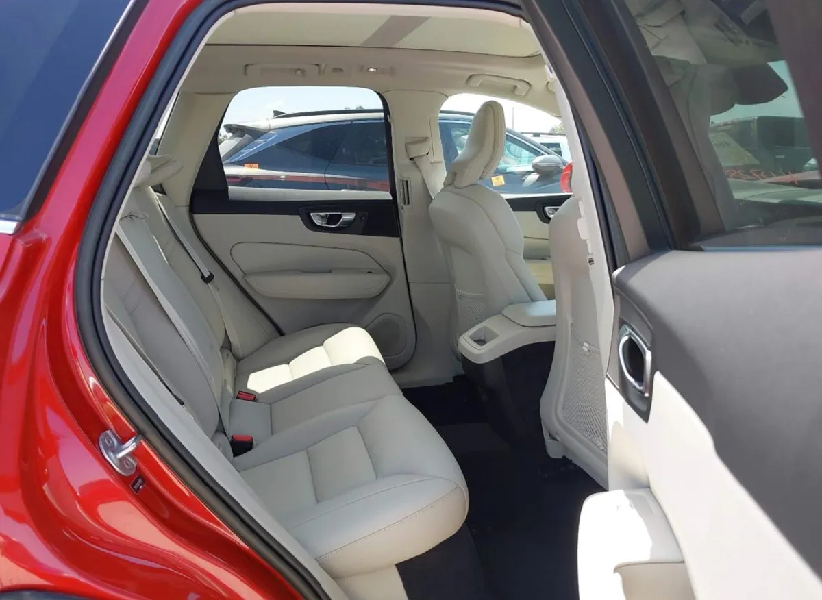 VOLVO XC60 0 2023