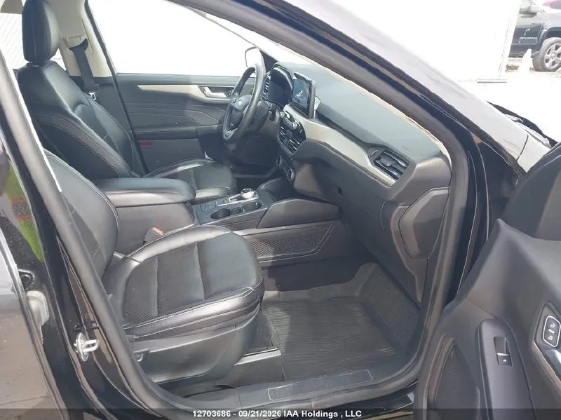 FORD ESCAPE SEL 2022