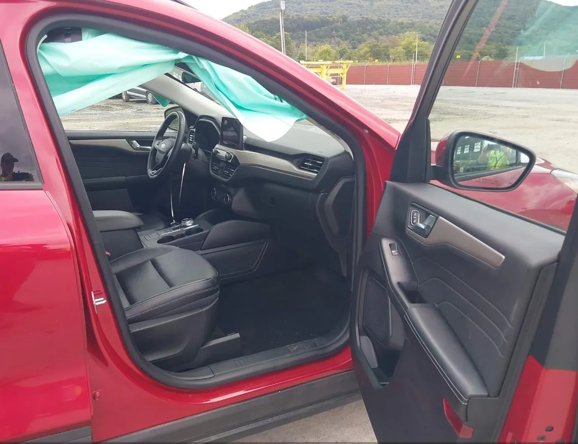 FORD ESCAPE SEL 2022