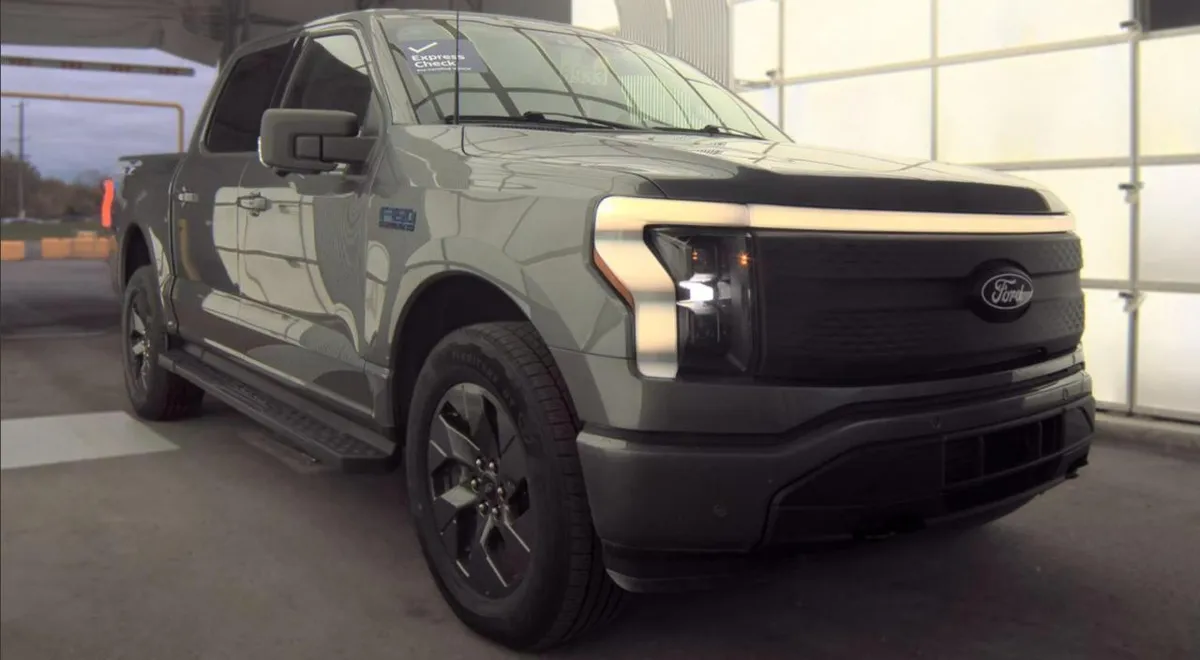 FORD F-150 LIGHTNING FLASH 2024