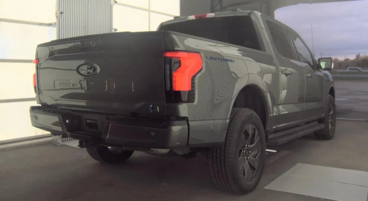 FORD F-150 LIGHTNING FLASH 2024