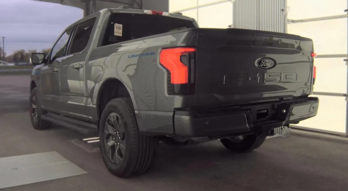 FORD F-150 LIGHTNING FLASH 2024