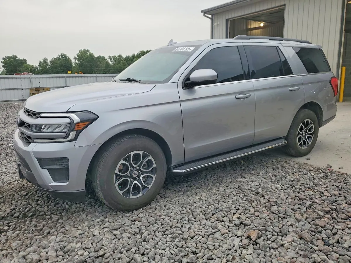 FORD EXPEDITION XLT 2023