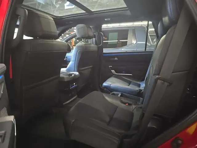 TOYOTA SEQUOIA 2024