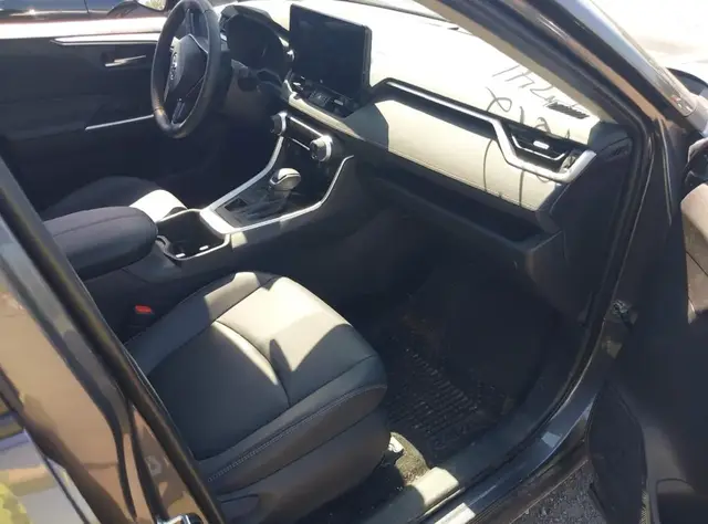 TOYOTA RAV4 5 2025