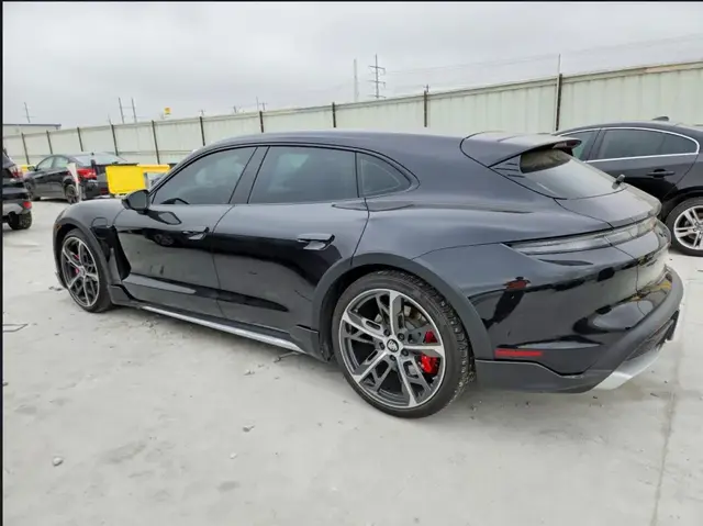 PORSCHE TAYCAN CROSS TURISMO 4S 2023