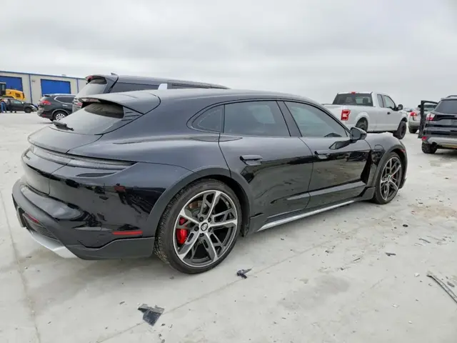 PORSCHE TAYCAN CROSS TURISMO 4S 2023