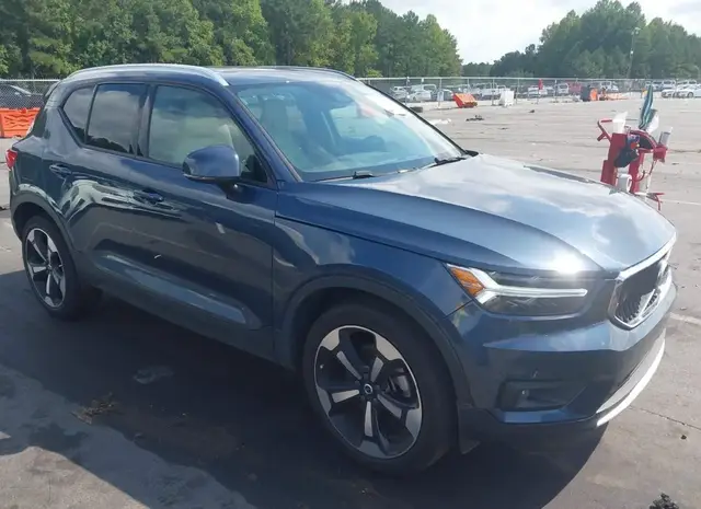 VOLVO XC40 0 2022