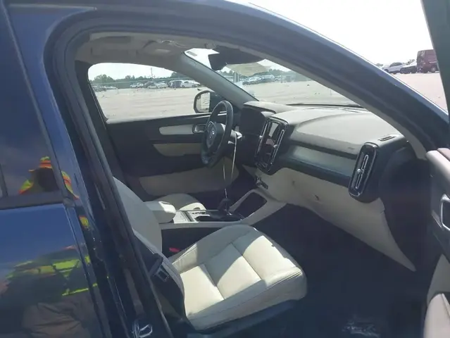 VOLVO XC40 0 2022