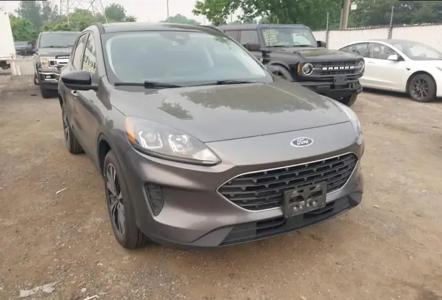 FORD ESCAPE SE 2022